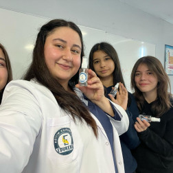 BİLİM, FEN VE TEKNOLOJİ KULÜBÜ'NDE UYGULAMALI ÖĞRENME: KOLONYA YAPIMI ETKİNLİĞİ