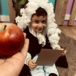 Isaac Newton’u Drama ile Keşfediyoruz