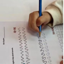 Minik Ellerle Büyük Adımlar