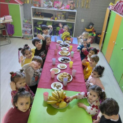 Paylaşarak Büyüyen Minik Kalpler