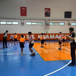 Bilinç Koleji Ortaokul Basketbol Takımımızdan Güzel Bir Galibiyet!