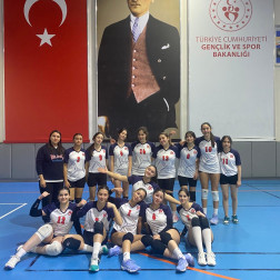 Anadolu Lisesi Voleybol Takımımız 2-0’lık Galibiyetle Sahadan Ayrıldı
