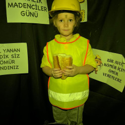 MADENCİLERE SAYGI
