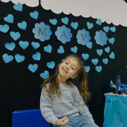 Mavi Günde Sevgiyle Büyüyen Mutluluk