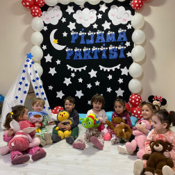 🌙✨ Pijamalarla Gelen Eğlence: Pijama Partisi ✨🌙