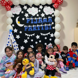 🌙✨ Pijamalarla Gelen Eğlence: Pijama Partisi ✨🌙