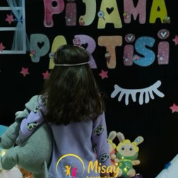 🌙 Pijamalarla Gelen Neşeli Akşam