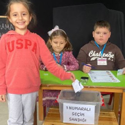 Minik Seçmenler İş Başında