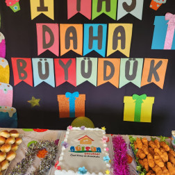 Bir Yaş Daha Büyüdük!