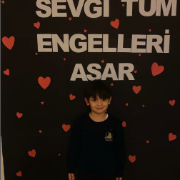 Sevgi Tüm Engelleri Aşar