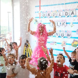 Okuldaki İlk Günüm: Neşeyle Dolu Bir Başlangıç