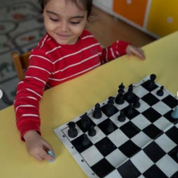 Minik Zihinlerle Satranç: Düşünerek ve Oynayarak Öğreniyoruz