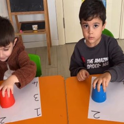 Bardaklarla Sayı ve Eşleştirme Oyunu 🔢🥤