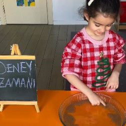 Deney Zamanı: Sıvıyla Şekil Oluşturma 🧫✨