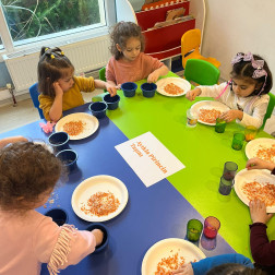 Ayıkla Pirincin taşını isimli sabır etkinliği