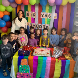 BİR YAŞ BÜYÜDÜM PARTİSİ