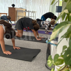 🧘‍♂️ Minik Bedenlerde Büyük Farkındalık: Okulda Yoga ve Esneme Zamanı