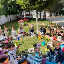 🌱 Küçük Bahçıvanlar İş Başında: İlk Fidanlarımızı Toprakla Buluşturduk!