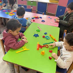 Minik Ellerle Büyük Öğrenmeler