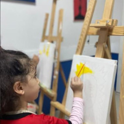 🎨 Küçük Ellerin Büyük Dünyası: Tuvaldeki İlk İzler!