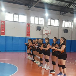 KIZ VOLEYBOL TAKIMIMIZ TURNUVAYA GALİBİYETLE BAŞLADI