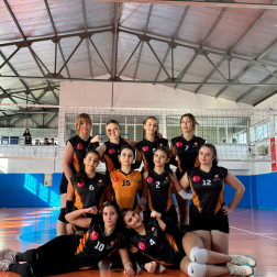 KIZ VOLEYBOL TAKIMIMIZ TURNUVAYA GALİBİYETLE BAŞLADI