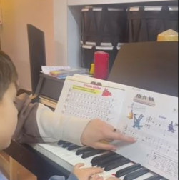 Küçük Parmakların Büyük Yolculuğu: İlk Notalar