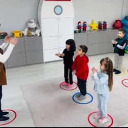 Müziğin Ritmi, Kalplerin Uyumu: Bugün Sınıfımızda Dans Var! 🎶🕺