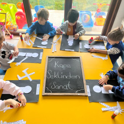 KARE ŞEKLİNDEKİ ADAM