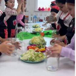 🥒 Küçük Gurmeler İş Başında: Turşu Kuruyoruz!