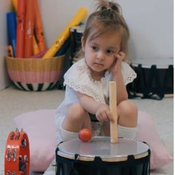 🎵 Küçük Ellerde Büyük Ritimler: Müziğin Büyüsünü Keşfediyoruz!