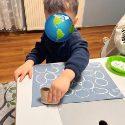 🎨 Küçük Ressamların Büyük Dünyası: Dairelerin Dansı!