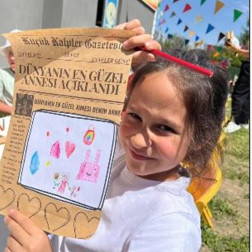 📰 Manşet: Dünyanın En Güzel Annesi Açıklandı!