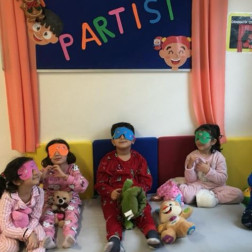 Pijama Partisi ile Güvenli Bağlanma