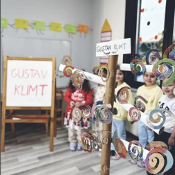 🎨 Minik Eller, Büyük Ustalar: Sınıfımızda Gustav Klimt Esintisi!