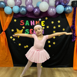 🎭🕺 Anaokulumuzda Sahne Senin!