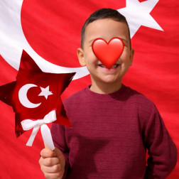 Ay-Yıldızın Gölgesinde Gururla Yetişen Nesiller.