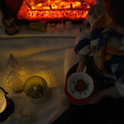 Şömine Başında Bir Yudum Sevgi