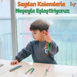 Sayıları Kalemlerle Neşeyle Eşleştiriyoruz