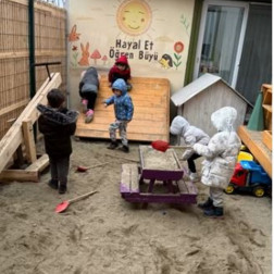 Bahçede Özgür Keşif ve Oyun