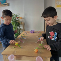 Renkli Hareket Oyunu – Top Yuvarlama