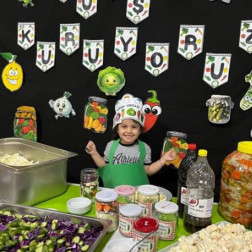 🥒 Minik Ellerden Kış Hazırlığı: Turşu Kuruyoruz!