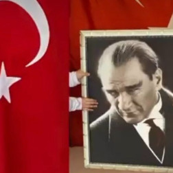 İLK DERSİMİZ BAYRAK SEVGİSİ