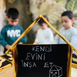 🏠 Küçük Ellerde Büyük Hayaller: Kendi Evimizi İnşa Ediyoruz!