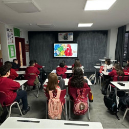 OKULLAR AÇILDI, KALPLER AY YILDIZLA DOLDU!