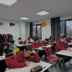 ÖLÇÜYOR, DEĞERLENDİRİYOR, GELİŞİMİ DESTEKLİYORUZ.