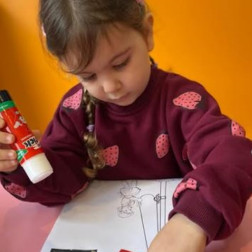 Kes–Yapıştır Bayrak Temalı Çalışma