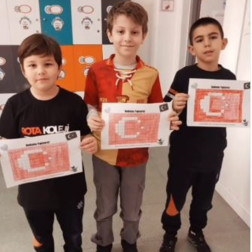 Geleceği Kodlayan Minik Eller: Rakamlarla Ay Yıldız!