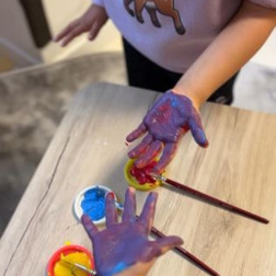 🎨 Renklerin Dansı: Küçük Ellerin Büyük Keşfi!