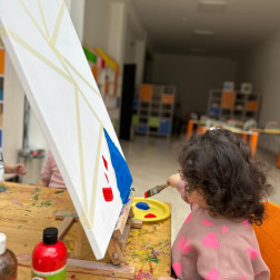 🎨 Bantlama Tekniği ile Geometrik Tuval Boyama Etkinliği